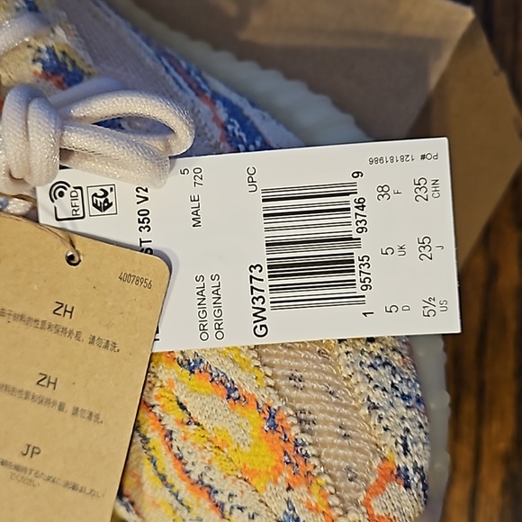 Yeezy Boost 350 V2 OAT - Picture 3 of 10